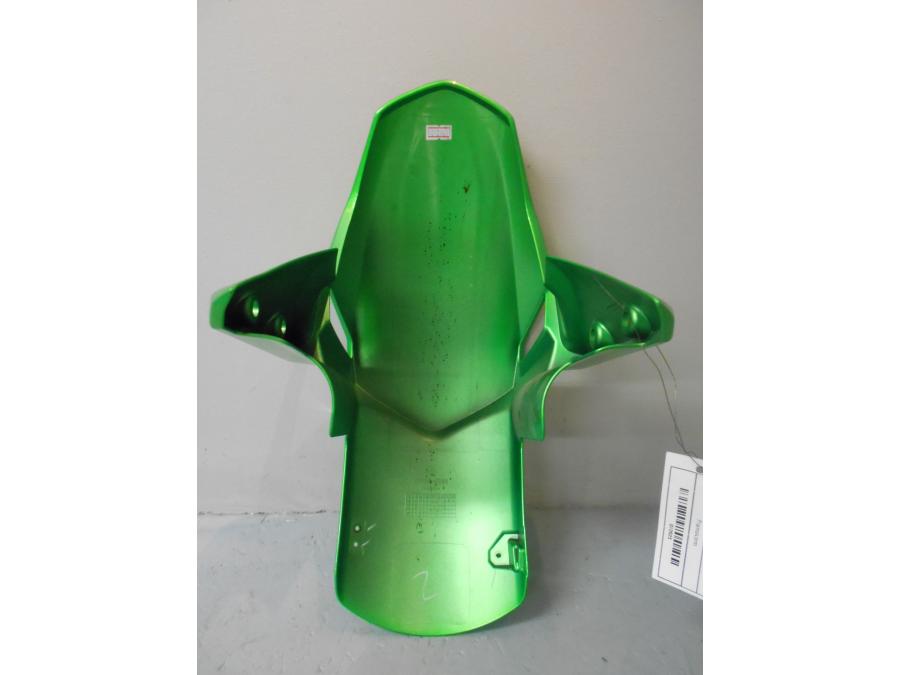 Snett uppifrån på Framskärm från en Kawasaki Z 900 -2017 motorcykel.