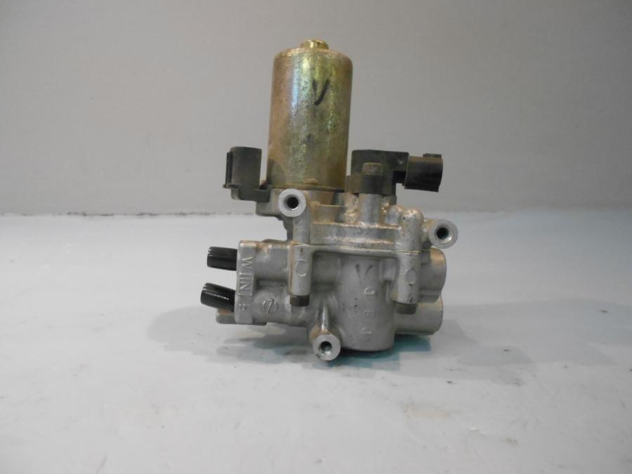 Baksidan på ABS Modulator från en Honda GL 1800 -2001 motorcykel.