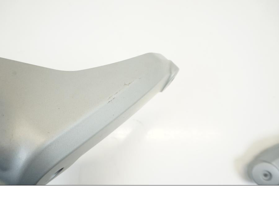Snett uppifrån på Armstöd från en BMW K 1600 -2014 motorcykel.