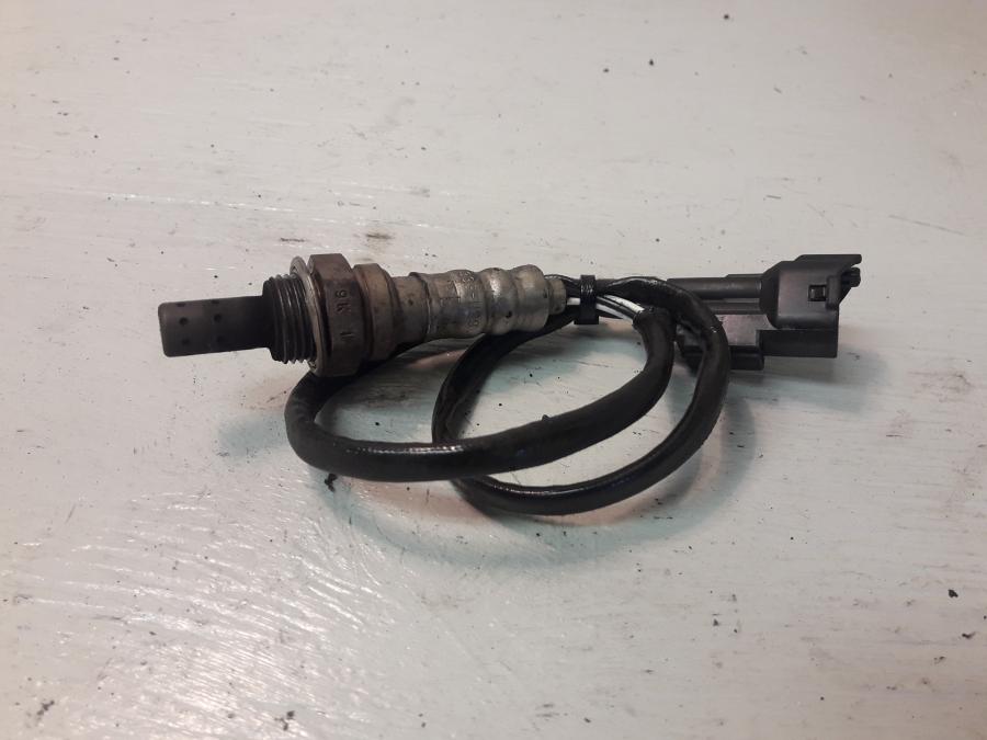 Framsidan på Lambdasond från en Honda VFR 800 -2000 motorcykel.