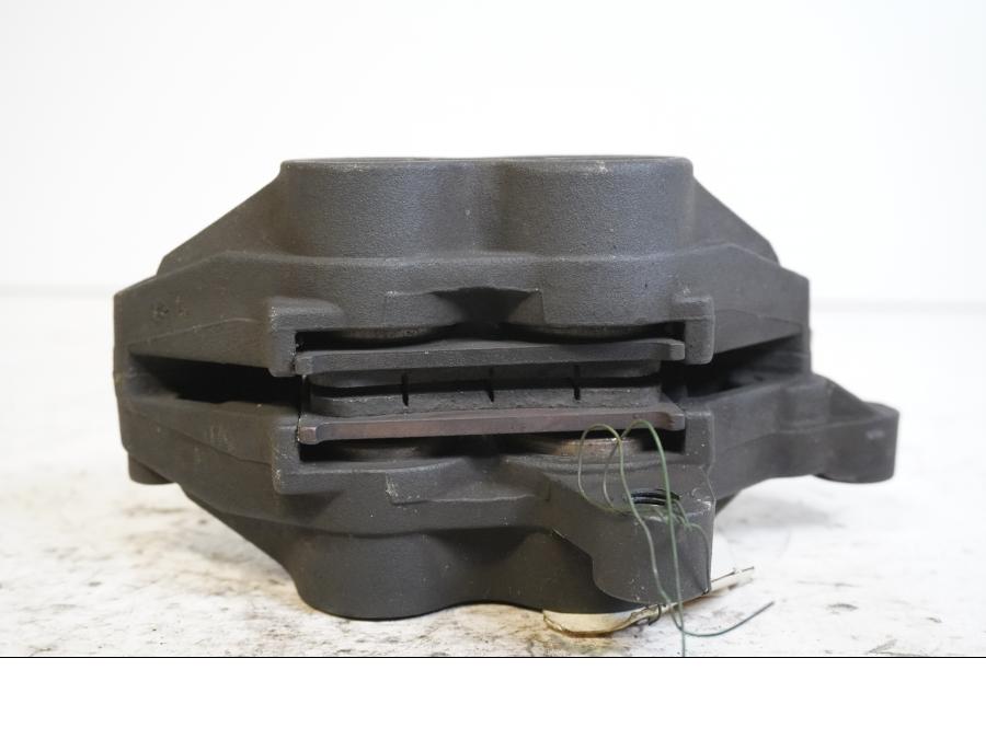 Höger sida på Bromsok från en Triumph Speed Triple -2002 motorcykel.