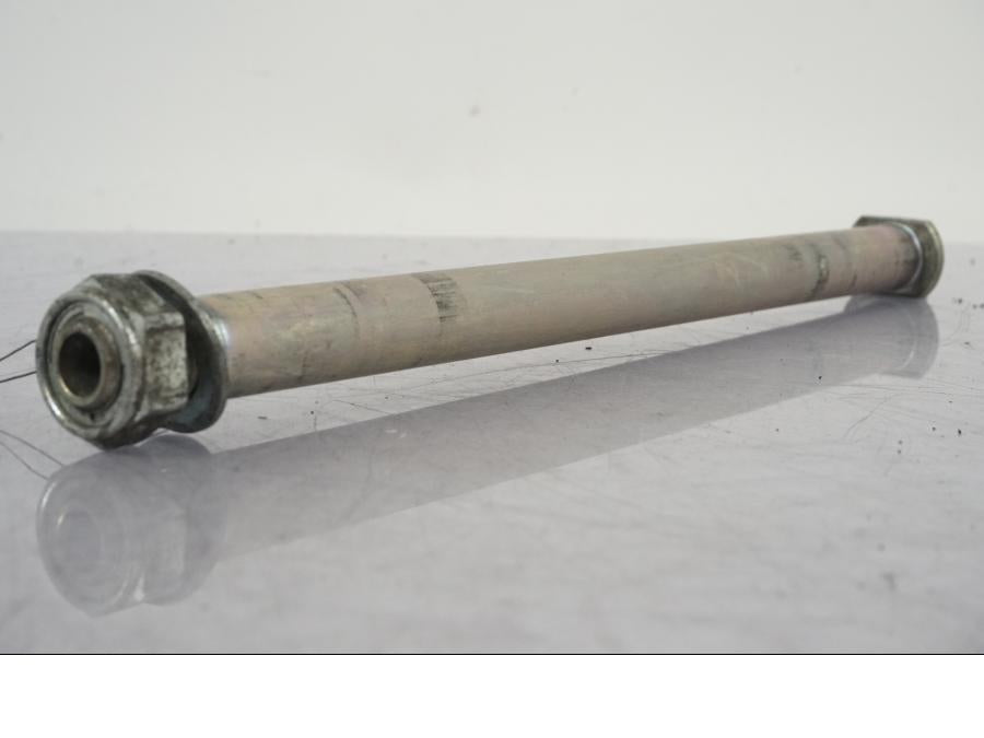 Höger sida på Axel från en Yamaha MT-09 SP -2018 motorcykel.