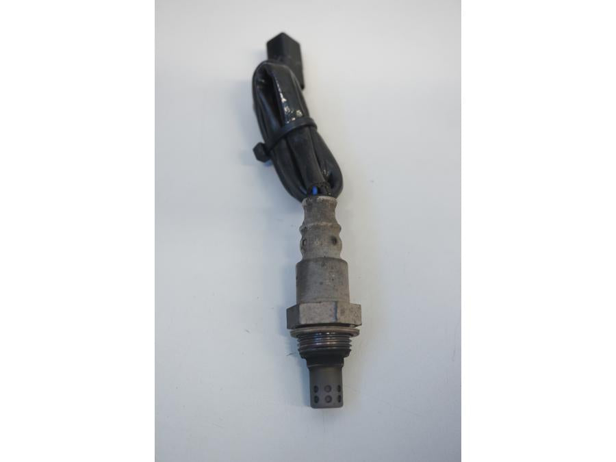 Framsidan på Lambdasond från en Kawasaki Versys 1000 -2015 motorcykel.