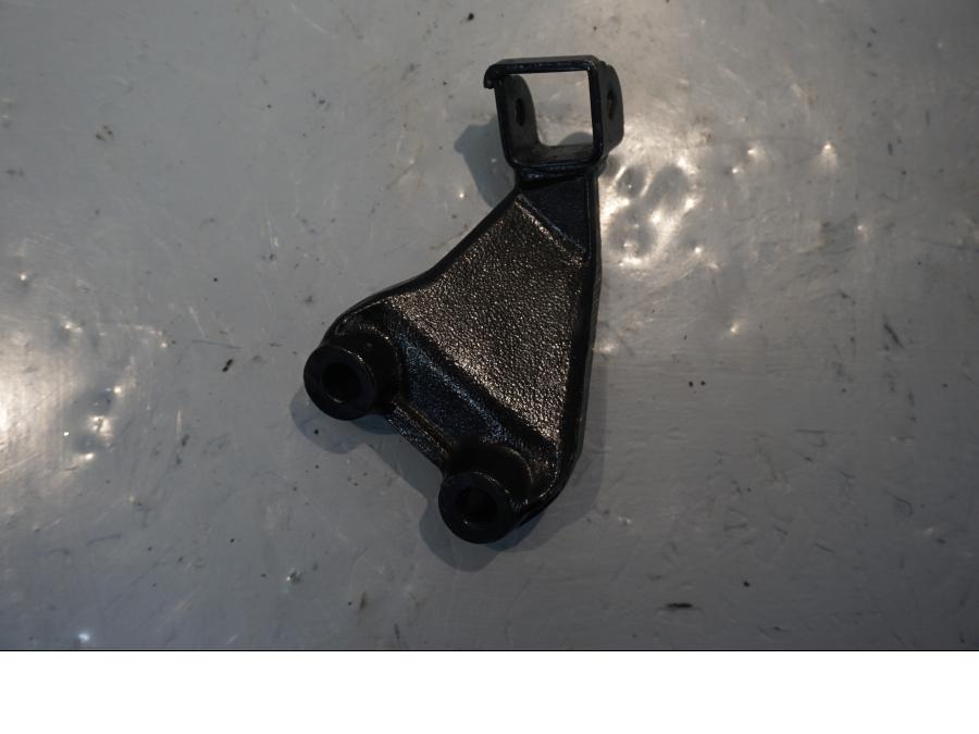 Baksidan på Fotpinnefäste från en Yamaha V-MAX 1200 -2001 motorcykel.