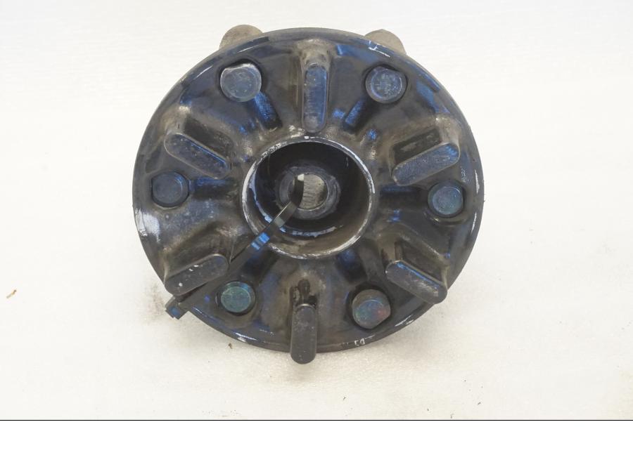 Baksidan på Drevfäste från en KTM 125 Duke -2015 motorcykel.