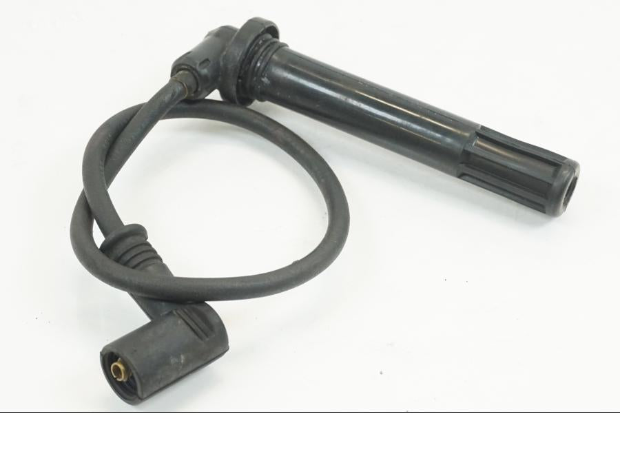 Vänster sida på Tändspole från en Ducati Multistrada 1200 -2016 motorcykel.