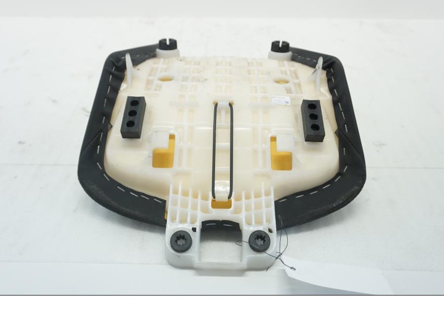 Vänster sida på Sadel från en Honda CBR 500 R -2013 motorcykel.