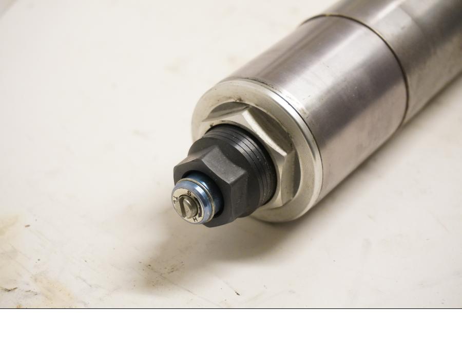 Snett uppifrån på Gaffelben från en Honda CBR 900 RR -2000 motorcykel.