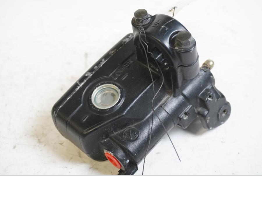 Höger sida på Bromshuvudcylinder från en Honda CBR 1100 XX -2004 motorcykel.