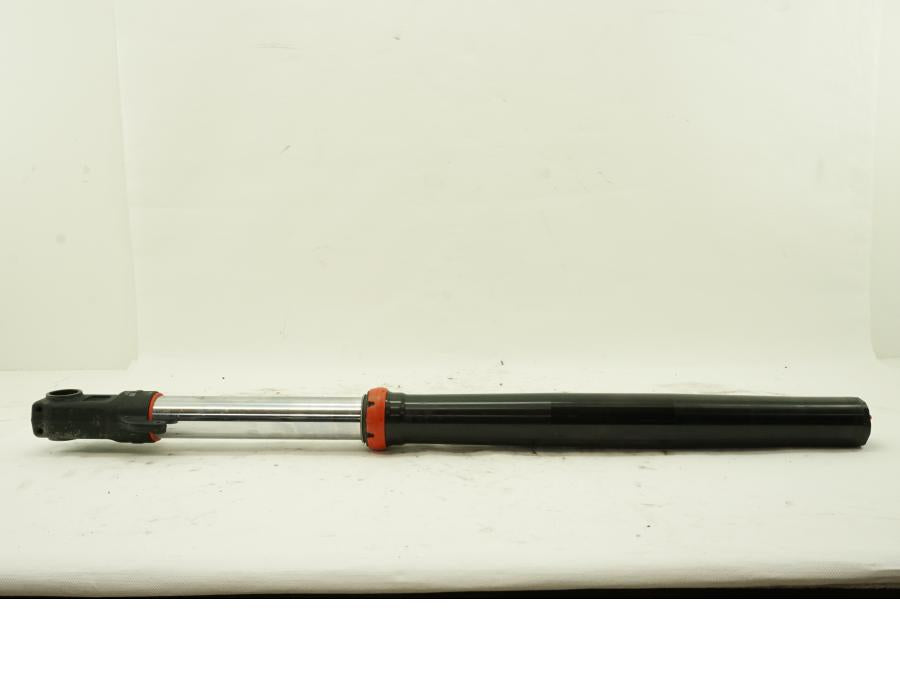 Baksidan på Gaffelben från en KTM 690 SMCR -2019 motorcykel.