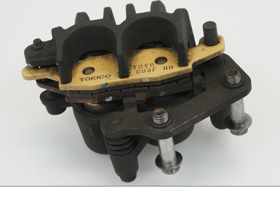 Snett nerifrån på Bromsok från en Kawasaki ER-6N -2009 motorcykel.