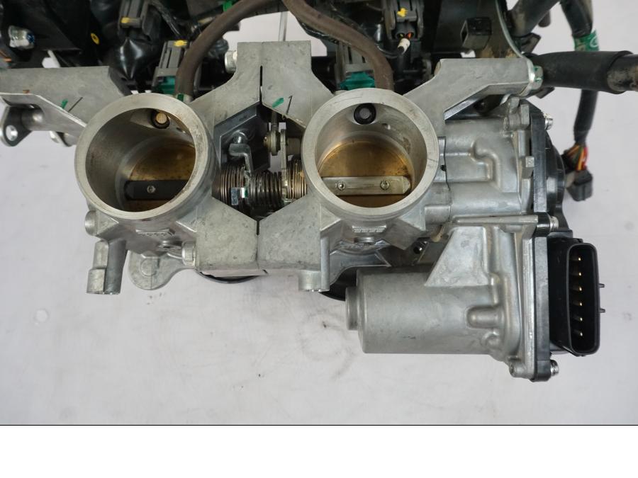 Extrabild2 på Spjällhus från en Honda VFR 1200 -2010 motorcykel.