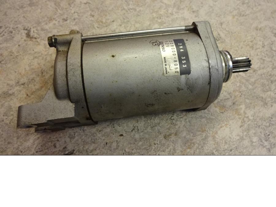 Framsidan på Startmotor från en BMW F 800 S -2007 motorcykel.