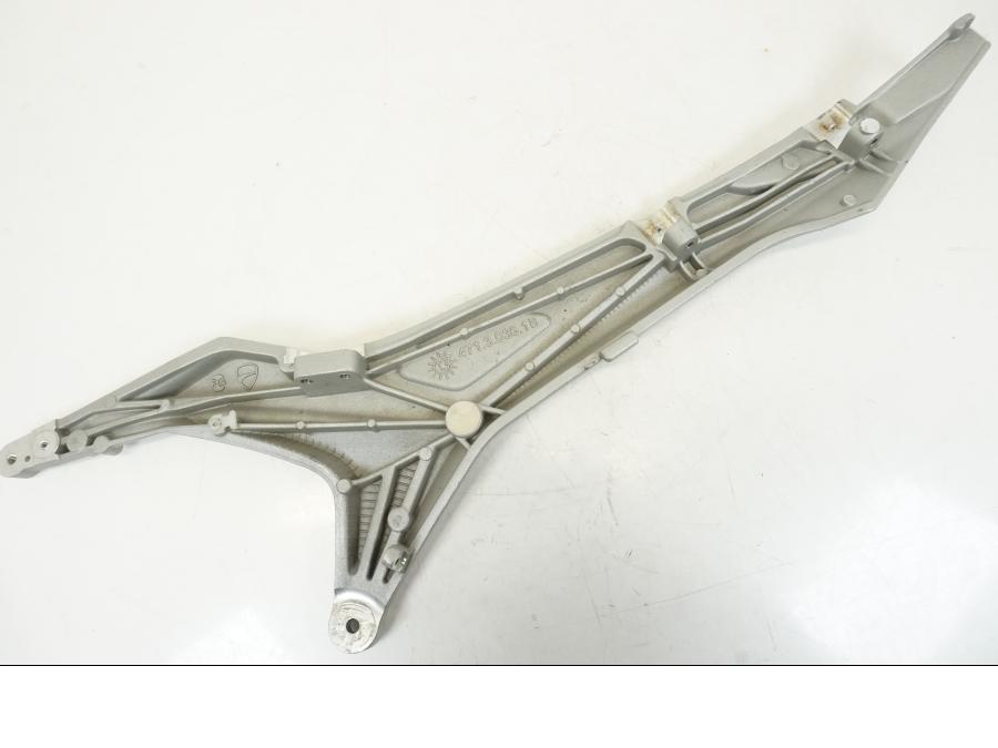 Snett uppifrån på Bakram från en Ducati Hyperstrada -2013 motorcykel.