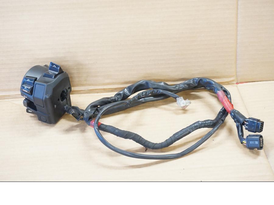 Framsidan på Styrelreglage från en Yamaha MT-09 Tracer -2019 motorcykel.