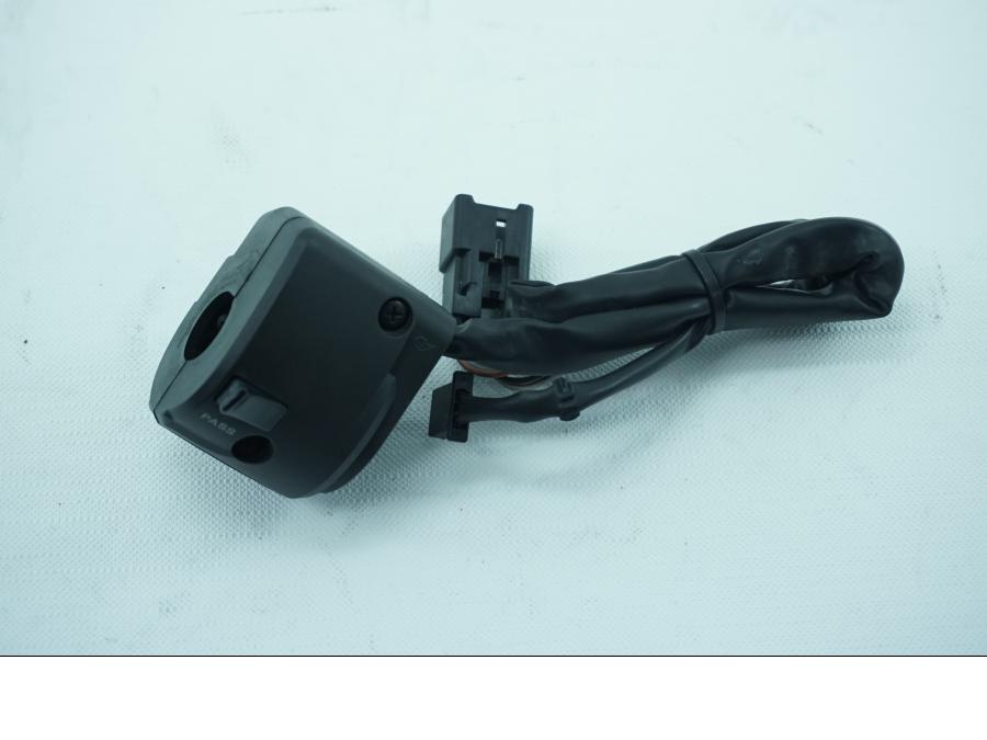 Baksidan på Styrelreglage från en Kawasaki ZX-6R -2007 motorcykel.