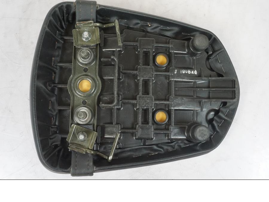 Vänster sida på Sadel från en Suzuki GSX-R 750 -2007 motorcykel.