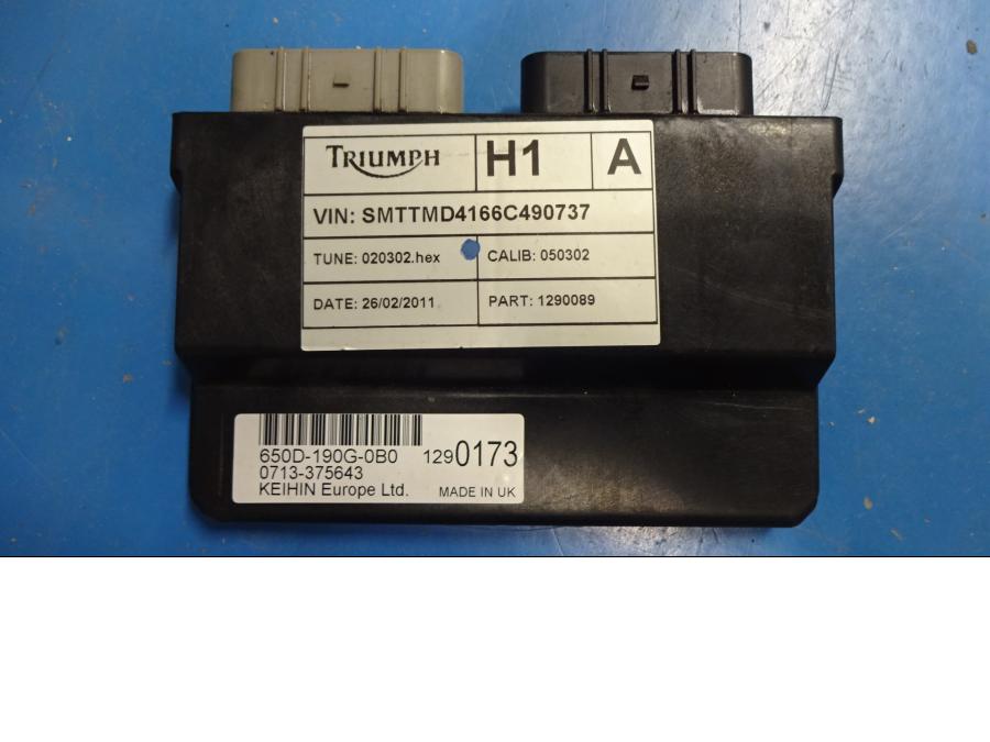 Framsidan på CDI / ECU från en Triumph Street Triple R -2011 motorcykel.