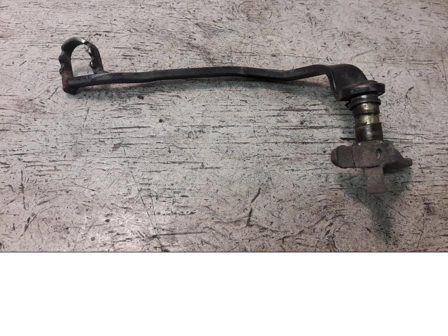 Baksidan på Bromspedal från en Honda XL 600 V -1994 motorcykel.