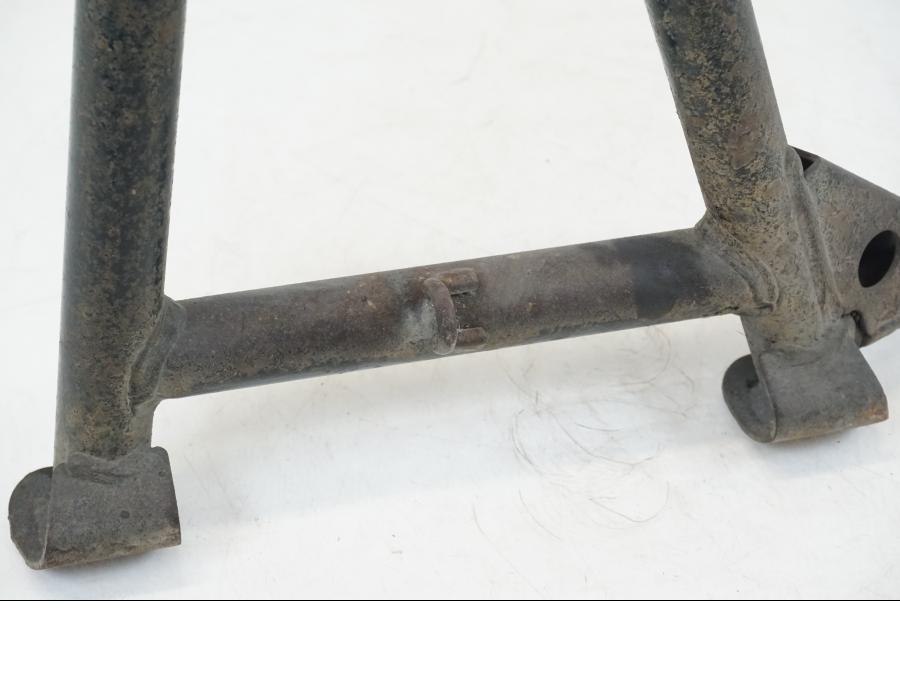 Extrabild6 på Centralstöd från en Honda ST 1300 -2002 motorcykel.