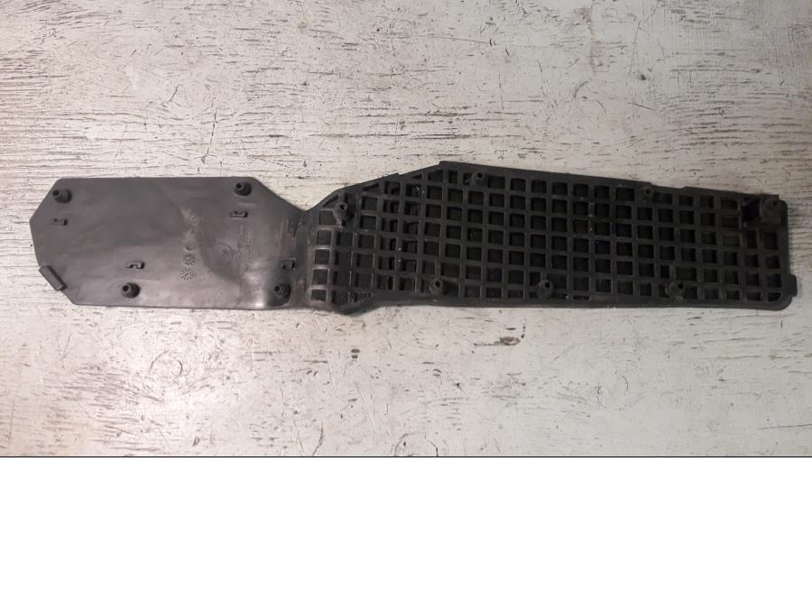 Baksidan på Fotplatta från en Honda ADV 750 -2017 motorcykel.