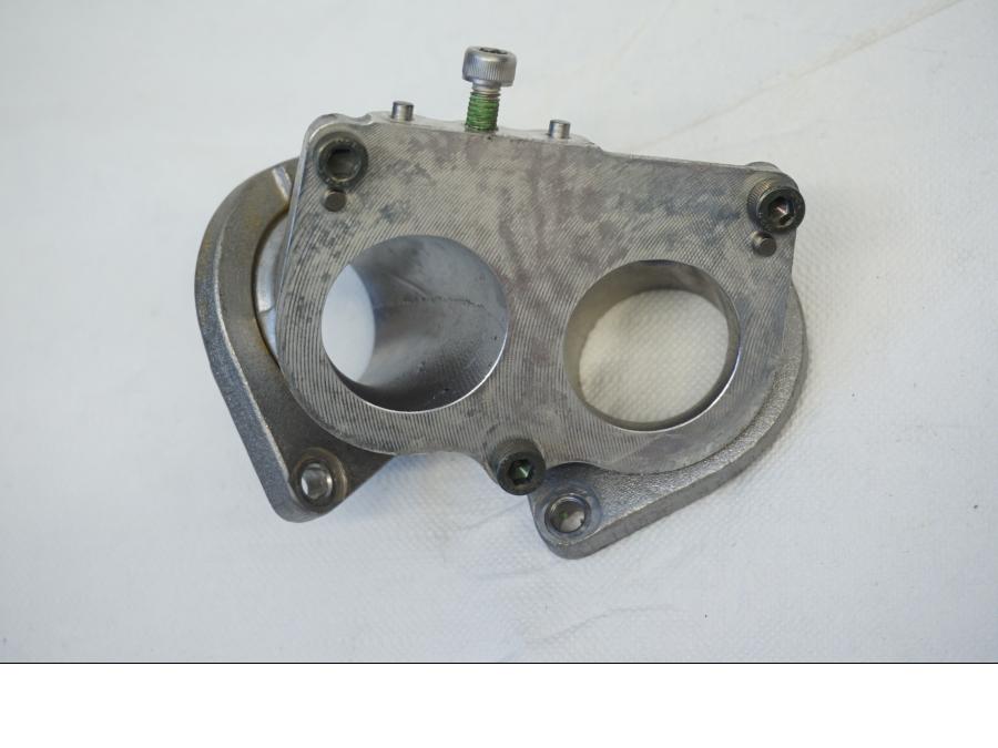 Baksidan på Insug från en Kawasaki VN 900 -2006 motorcykel.