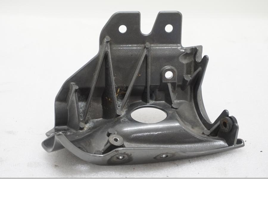 Höger sida på Instrumentpanelsfäste från en Buell Alla -2003 motorcykel.