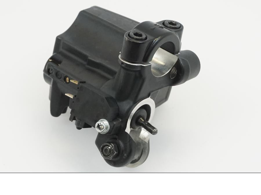 Snett uppifrÄn pÄ Bromshuvudcylinder frÄn en Yamaha MT-07 -2019 motorcykel.