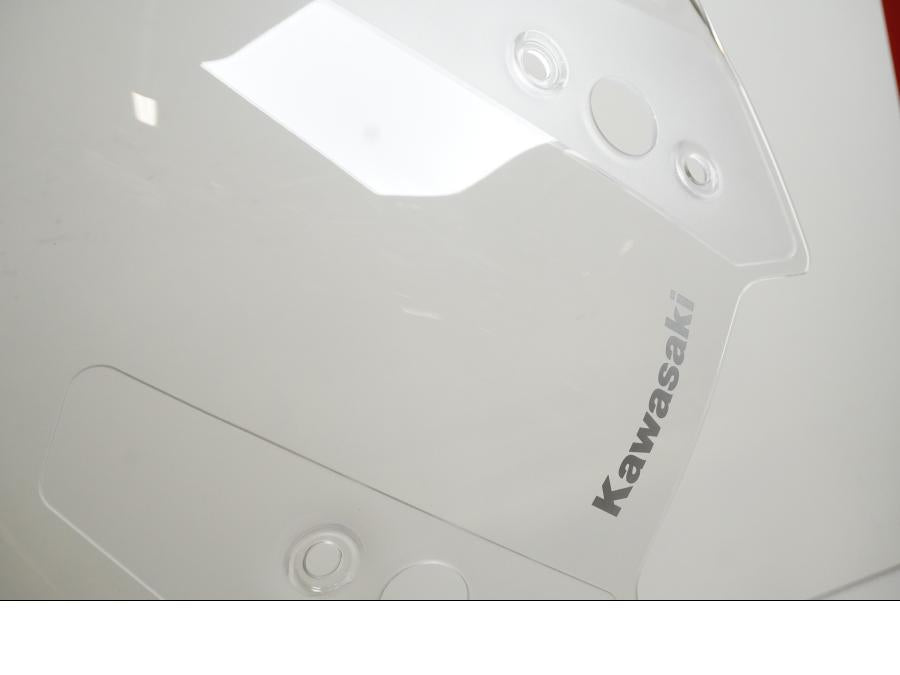Vänster sida på Vindruta från en Kawasaki Versys 1000 -2020 motorcykel.