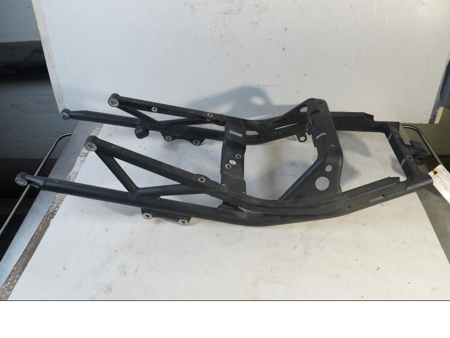 Höger sida på Bakram från en Triumph Daytona 675 -2011 motorcykel.