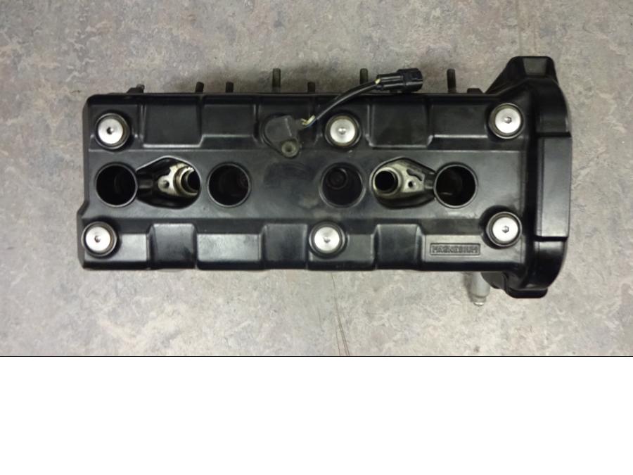 Framsidan på Topplock från en Yamaha YZF 1000 R1 -2002 motorcykel.