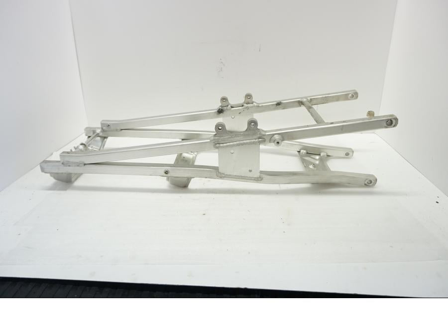 Höger sida på Bakram från en Honda CBR 900 RR -1998 motorcykel.