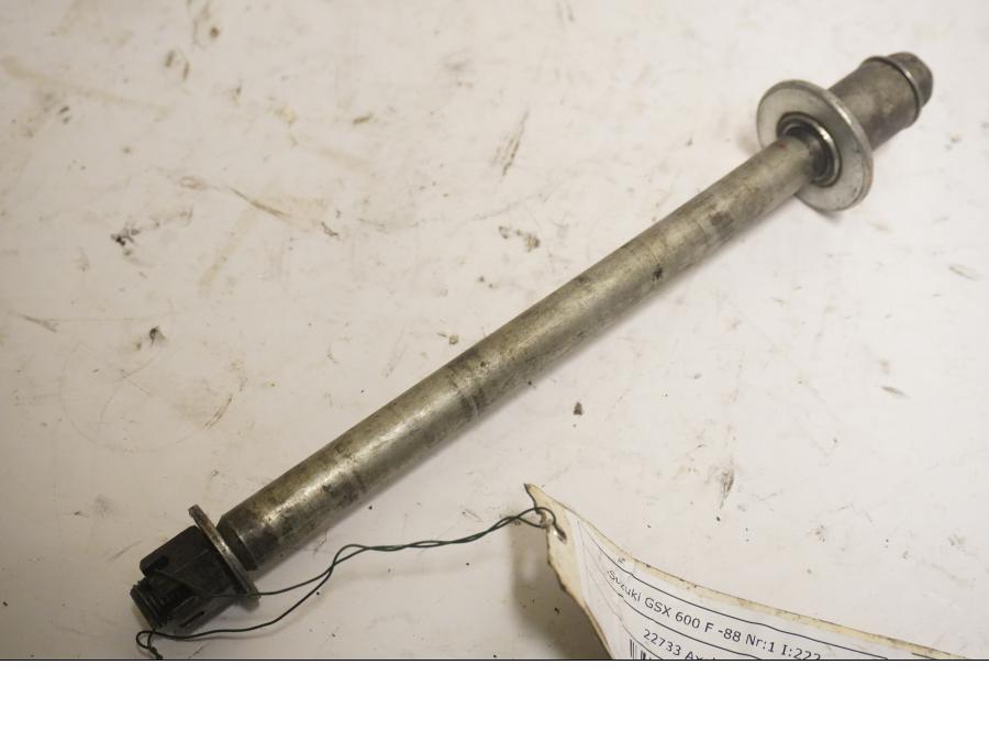 Framsidan pÄ Axel frÄn en Suzuki GSX 600 F -1988 motorcykel.