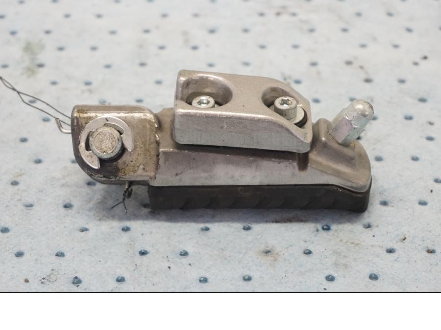 Höger sida på Fotpinne från en Kawasaki Z 650 ABS -2020 motorcykel.