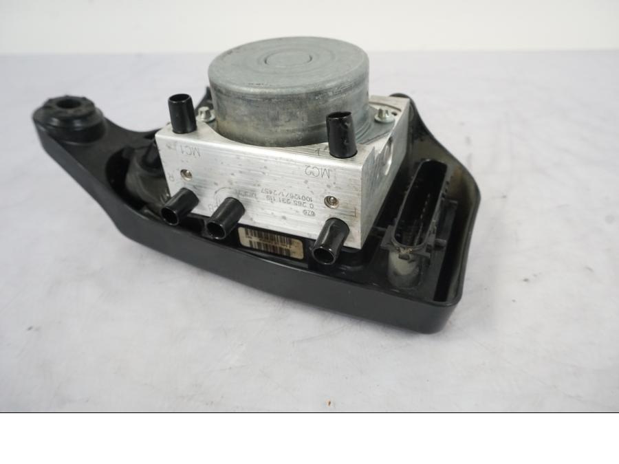 Extrabild2 på ABS Modulator från en Honda VFR 1200 -2010 motorcykel.