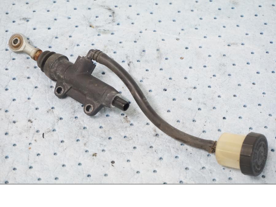 Vänster sida på Bromshuvudcylinder från en KTM 690 Duke -2008 motorcykel.