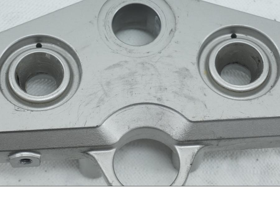 Höger sida på Gaffelkrona från en Suzuki DL 1000 -2005 motorcykel.