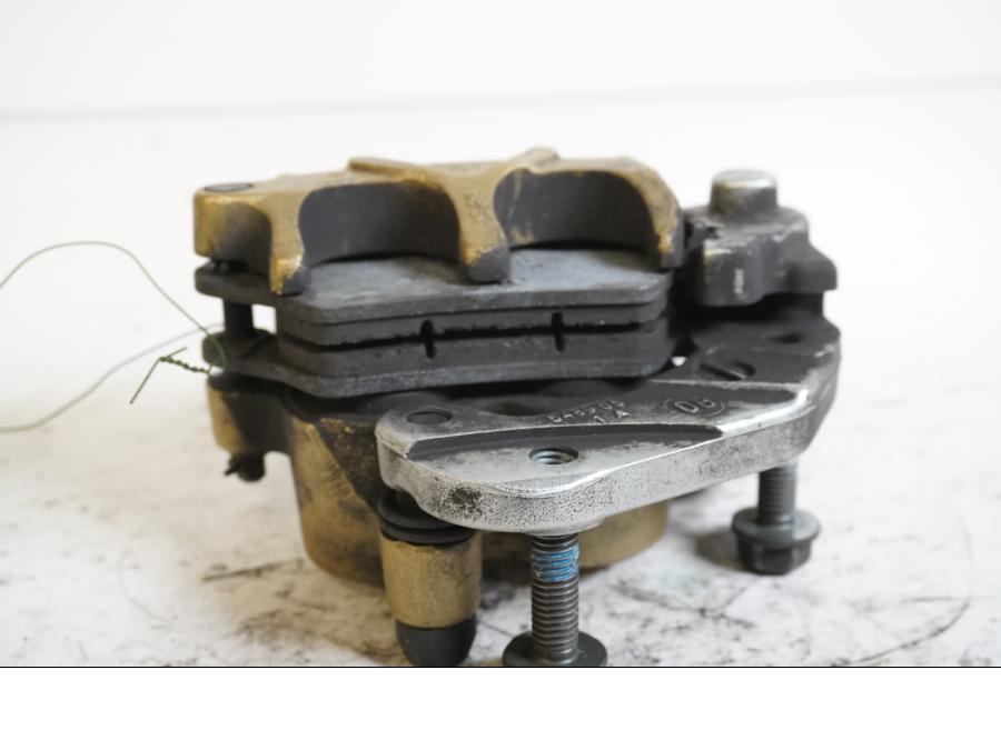 Höger sida på Bromsok från en Yamaha YZF-R 125 -2010 motorcykel.