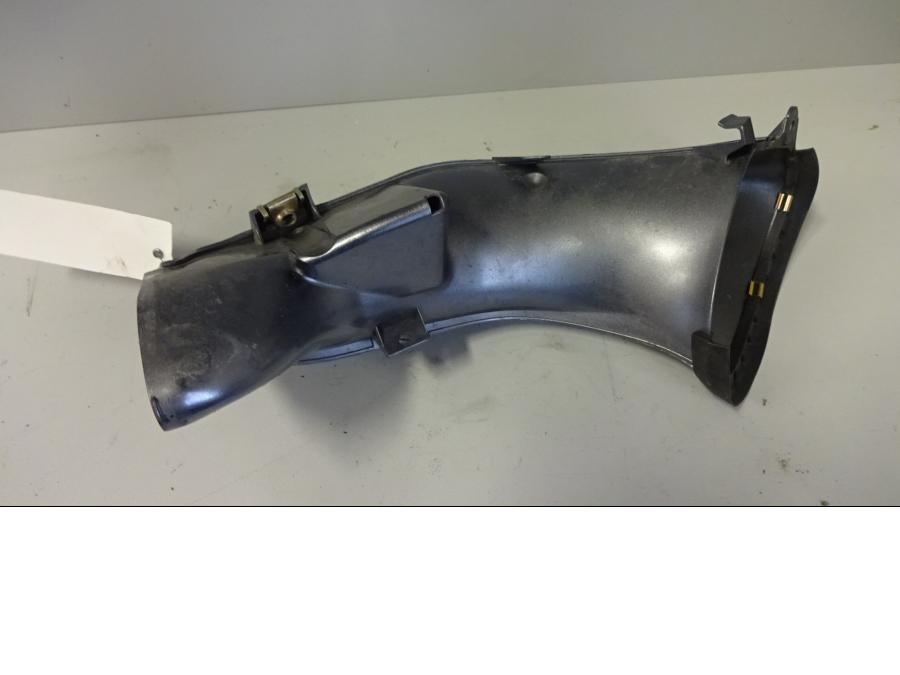 Höger sida på Luftrör från en Yamaha YZF 1000 R1 -2005 motorcykel.