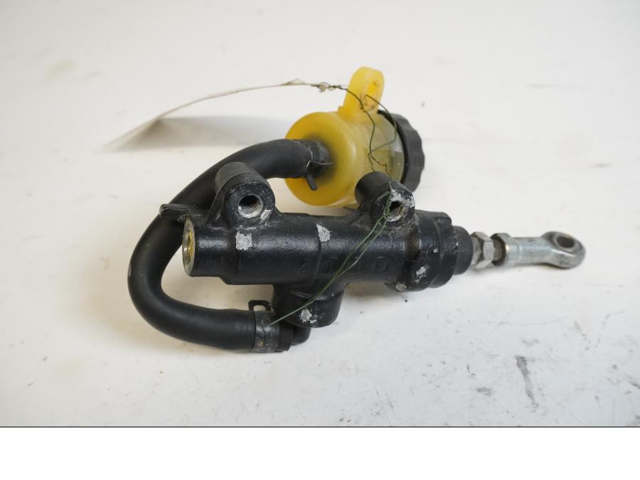 Höger sida på Bromshuvudcylinder från en Triumph Daytona 675 -2009 motorcykel.