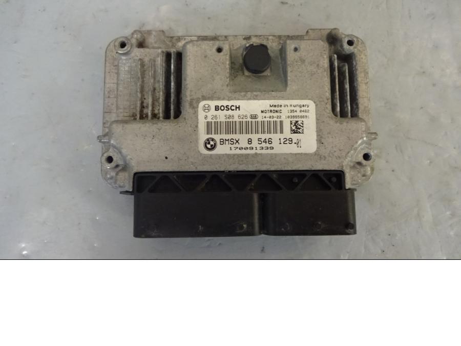 Framsidan på Motronic styrenhet från en BMW R 1200 GSA -2014 motorcykel.