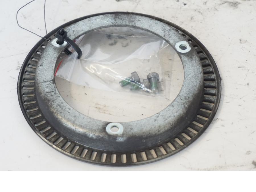 Baksidan på ABS krans från en Honda SH 300 A -2011 scooter.