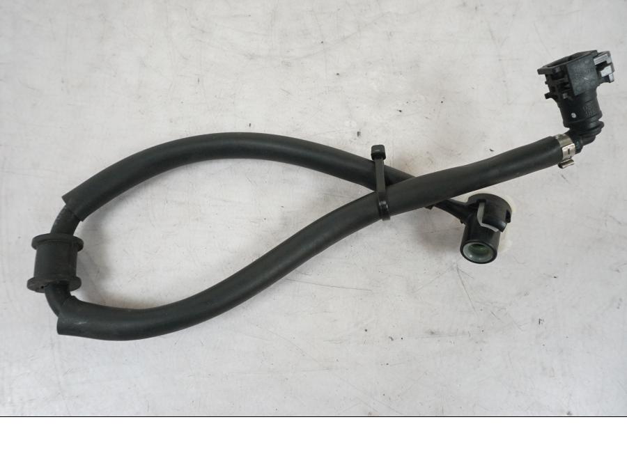 Baksidan på Bensinledning från en Yamaha MT 125 -2017 motorcykel.