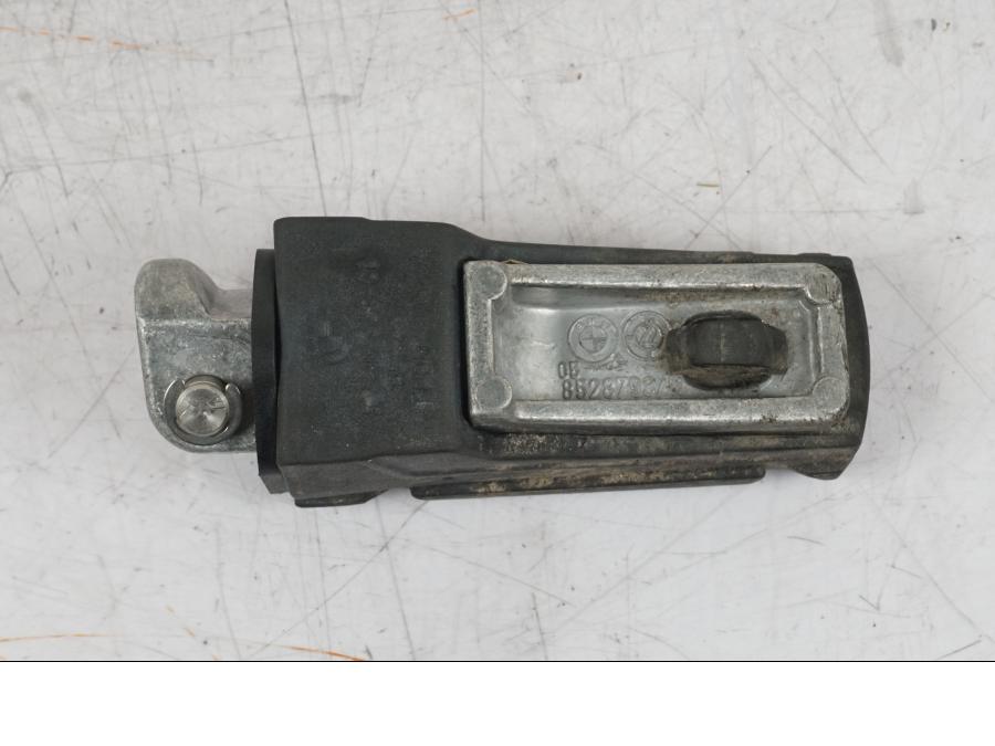 Vänster sida på Fotpinne från en BMW R 1250 GS -2023 motorcykel.