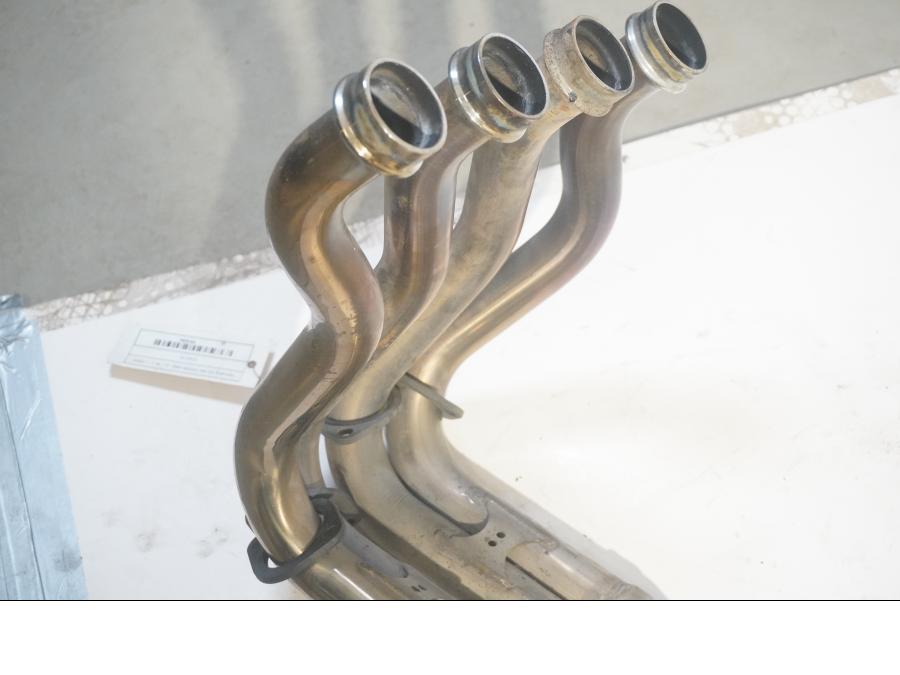 Höger sida på Grenrör från en Yamaha FZ-8 -2011 motorcykel.