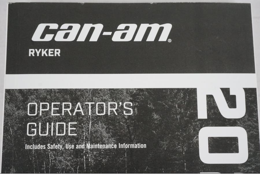 Höger sida på Instruktionsbok från en Can-Am BRP -2022 ATV.