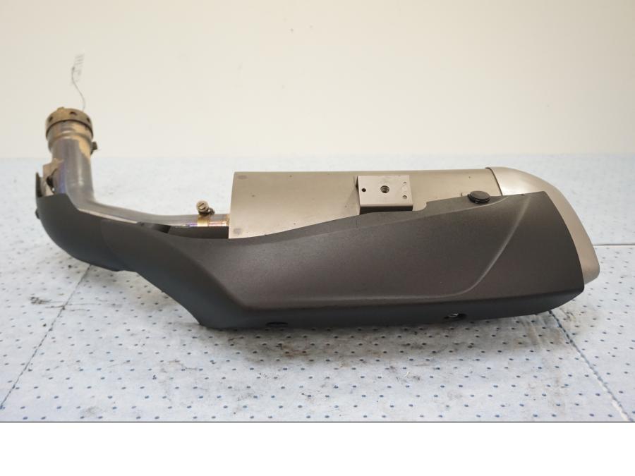 Baksidan på Ljuddämpare från en Yamaha YZF 1000 R1 -2010 motorcykel.