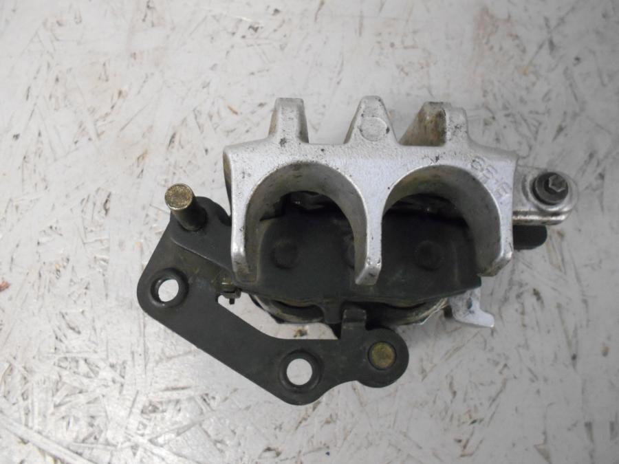 Höger sida på Bromsok från en Suzuki VZ 1600 -2004 motorcykel.