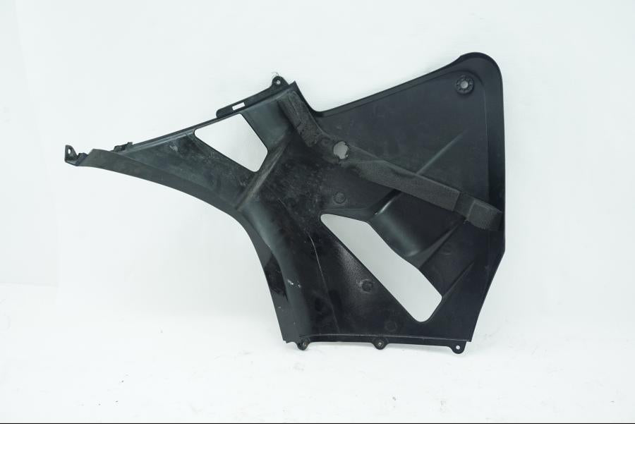 Baksidan på Sidkåpa från en Honda CBR 600 RR -2003 motorcykel.