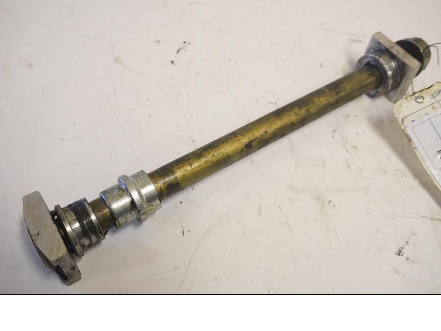 Framsidan på Axel från en Triumph Daytona 600 -2003 motorcykel.